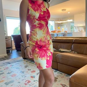 Beautiful floral shift dress.